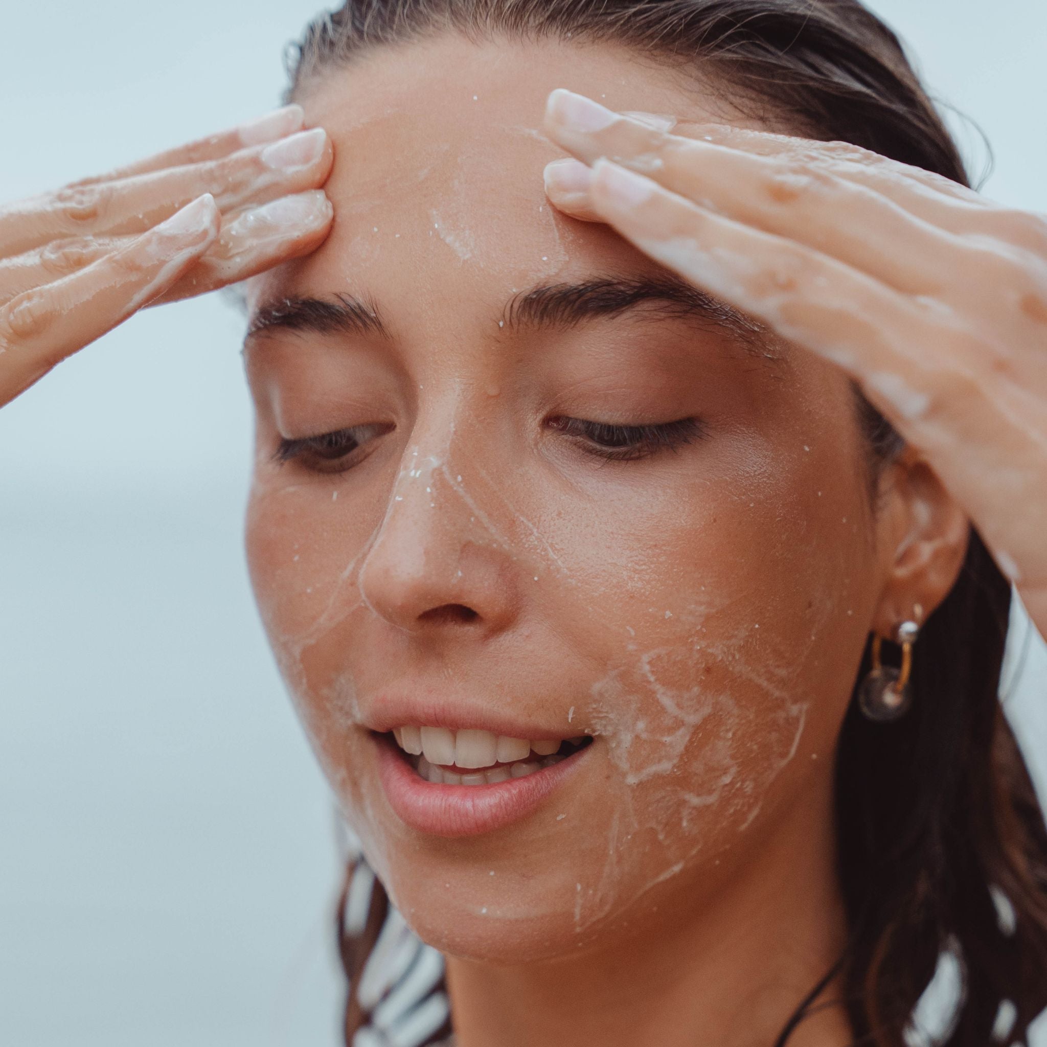 Eau de mer et peau : pourquoi la mer fait-elle autant de bien ?