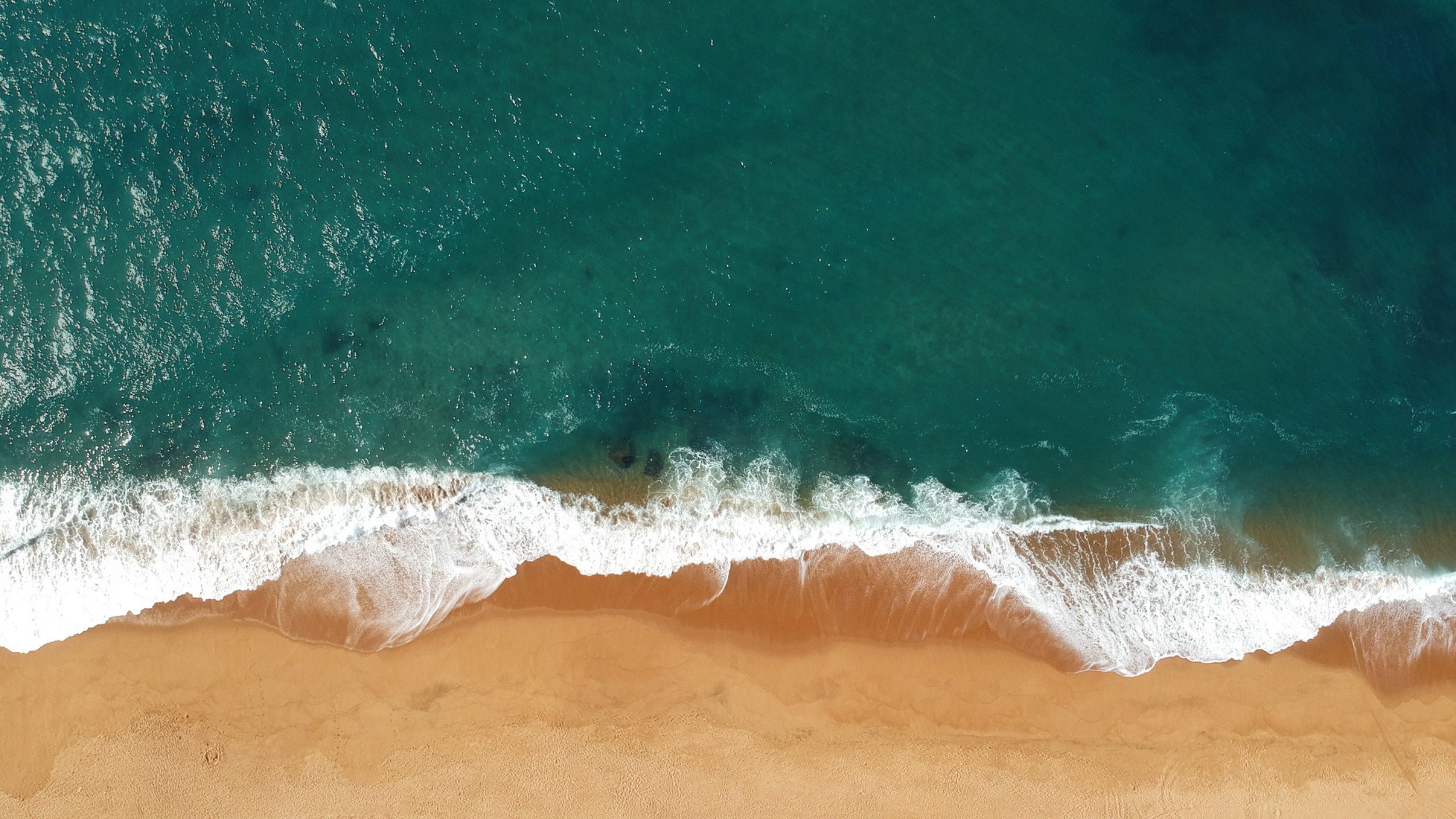 Vague sur la plage océan 